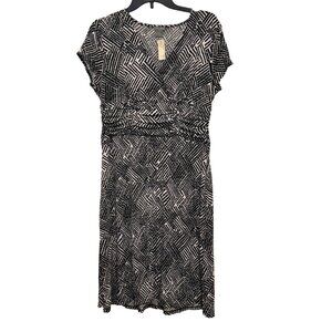 Ann Taylor Womens Size 12 Geometric Black & White Ruched Waist Short-Sleeve Dres